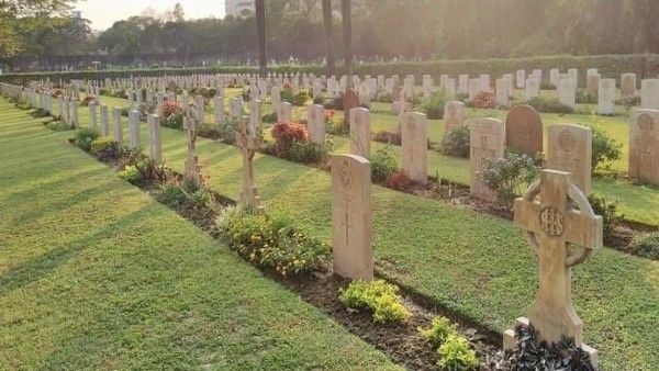 প্রথম বিশ্বযুদ্ধে মৃত সৈনিকদের স্মৃতি নিয়ে হেঁটে চলেছে তিলোত্তমা