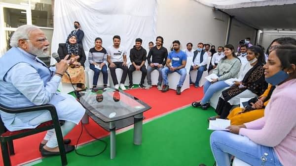 যুদ্ধ বিধ্বস্ত ইউক্রেন থেকে নিরাপদে উদ্ধার, ভারতীয় দূতাবাস ও নরেন্দ্র মোদীকে ধন্যবাদ পাক তরুণী