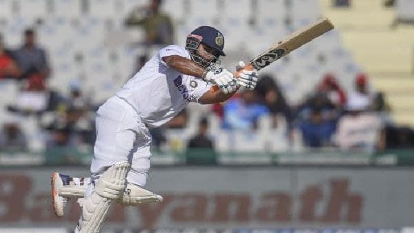 মোহালিতে শতরান হাতছাড়া পন্থের, ঋষভ-জাদেজার জুটিতে শ্রীলঙ্কার উপর চেপে বসল ভারত