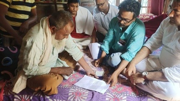 ছেলের হত্যাকারীদের শাস্তি ও মীনাক্ষী-সহ ১৬ জেলবন্দী নেতার মুক্তির দাবি! সই করলেন আনিসের বাবা-পরিবার