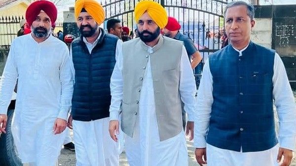 মুখ্যমন্ত্রী হওয়ার আগেই সিধু সহ ১২২ জনের নিরাপত্তা বাতিল করলেন ভগবন্ত মান