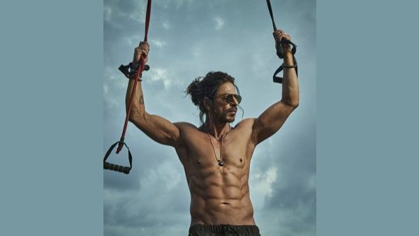 প্রকাশ্যে এল শাহরুখ খানের পাঠান ছবির ফার্স্ট লুক , দেখলে চমকে যাবেন