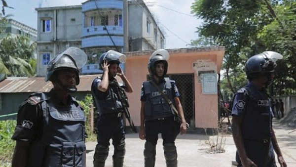 আতঙ্কে আছি, পুলিশ সাহায্য করছে না! বাংলাদেশের ঘটনায় চাঞ্চল্যকর দাবি প্রত্যক্ষদর্শীর