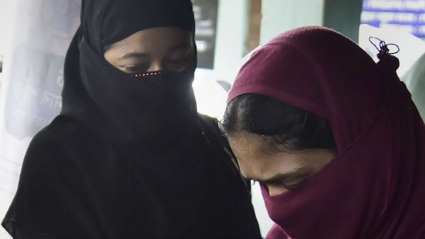 হিজাব পরে পরীক্ষা দিতে দেওয়ার অভিযোগ, কর্নাটকে বরখাস্ত সাত শিক্ষক