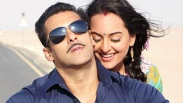 সোনাক্ষীর সঙ্গে গোপনে আংটি বদল ভাইজানের!‌ নেটদুনিয়ায় ভাইরাল ছবি ঘিরে জল্পনা তুঙ্গে 