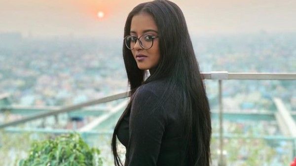বাবা অসুস্থ থাকার কারণে হোলি নিয়ে কি সিদ্ধান্ত নিলেন অভিনেত্রী শ্রুতি?  