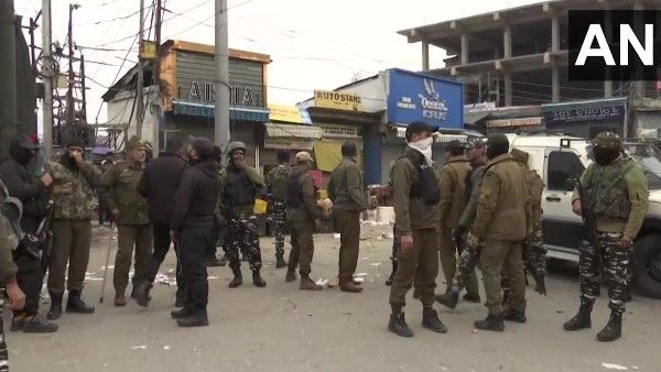 শ্রীনগরের ব্যস্ত রাস্তায় গ্রেনেড বিস্ফোরণে মৃত এক, আহত অনেক