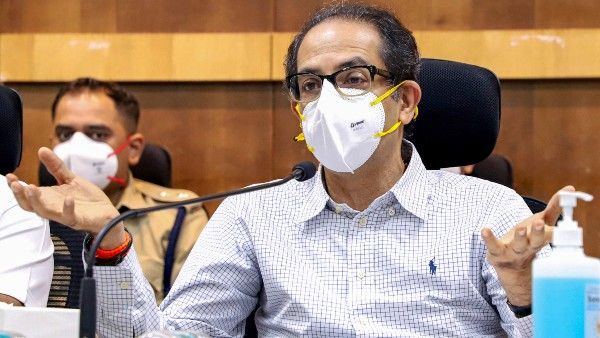 শিবসেনার ৫৩ জন বিধায়ককে শোকজ নোটিশ, নাম নেই আদিত্য ঠাকরের