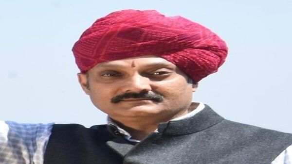 দলের সঙ্গে জম্মু-কাশ্মীরের বাস্তবের সম্পর্ক নেই! কংগ্রেস ত্যাগের পরে বিস্ফোরক প্রাক্তন রাজপরিবারের সদস্য