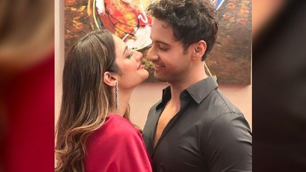 চোখে চোখে রেখে আরও কাছাকাছি যশ নুসরত, কীসের ইঙ্গিত দিলেন তাঁরা!