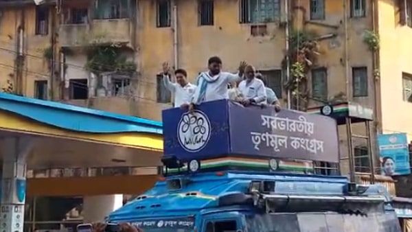 ওষুধে দাম বাড়িয়ে সিনেমায় কর মুকুব, শ্রীলঙ্কার থেকেও খারাপ অবস্থা! বিস্ফোরক অভিষেক