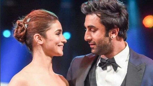 বলিউডের এই তারকারা তাঁদের প্রথম উপার্জনের অর্থ দিয়ে কী করেছিলেন? জেনে নিন