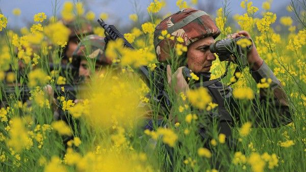 ৮০ জন জঙ্গি ভারতে প্রবেশের জন্য এলওসিতে দাঁড়িয়ে, পাকিস্তানে লঞ্চপ্যাডগুলি নতুন করে সক্রিয়