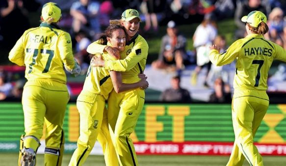 ICC Women's world cup 2022: ডিফেন্ডিং চ্যাম্পিয়ন ইংল্যান্ডকে হারিয়ে মহিলা বিশ্বকাপ ঘরে তুলল অস্ট্রেলিয়া