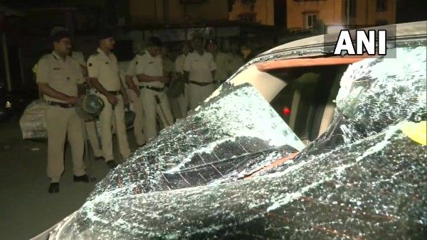 মুম্বইয়ে যানবাহন ভাঙচুর দুষ্কৃতীদের, সম্প্রীতি বজায় রাখার অনুরোধ মন্ত্রীর