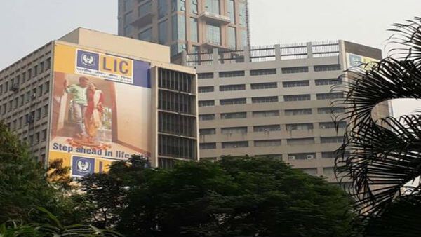 LIC-র Policy: ৪ বছরে কোটিপতি! বছরে বছরে ঠিক কত টাকা বিনিয়োগ