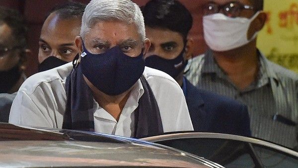 সীমা ছাড়াচ্ছেন, মুখ্যসচিবকে ব্যবস্থা নেওয়ার নির্দেশ! অভিষেককে একহাত রাজ্যপালের