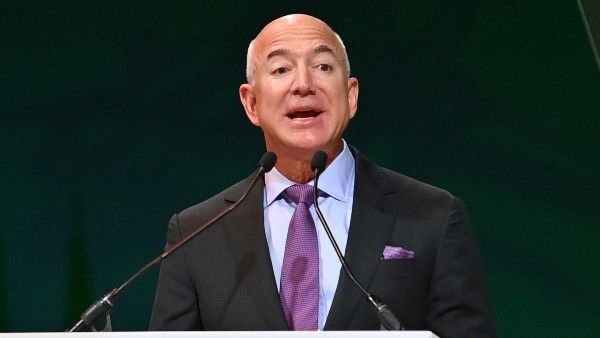 টুইটার মাস্কের হাতে যাওয়ার অর্থ বাড়বে চিনের সুবিধা, খোঁচা বেজোসের