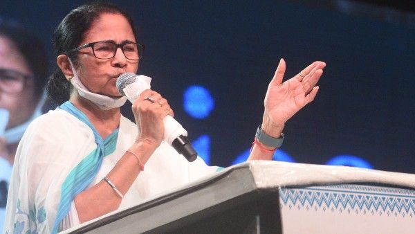 ‘আন্ডার প্রসেস ব্যাপারটা কী?' কোন কাজে কত ঘুষ প্রশাসনের বৈঠকই ফাঁস করলেন মমতাই