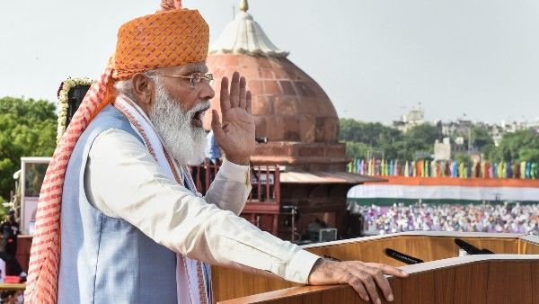 ঐতিহ্য ভাঙছেন মোদী! ২১ এপ্রিল সূর্যাস্তের পরে লালকেল্লা থেকে ভাষণ প্রধানমন্ত্রী মোদীর