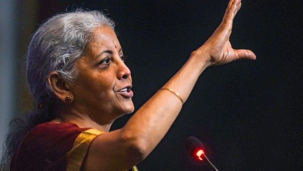 অর্থনীতির হাল খারাপ, নির্মলাকে জ্যোতিষ নিয়োগের কটাক্ষ চিদাম্বরমের