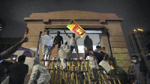 IPL 2022: শ্রীলঙ্কার উত্তাল পরিস্থিতির আঁচ আইপিএলে, রণতুঙ্গা চান দেশে ফিরে বিক্ষোভ দেখান ক্রিকেটাররাও