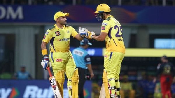 IPL 2022: কালো আর্মব্যান্ড নিয়ে বড় পরাজয়ের মুখে আরসিবি! শিবম দুবে ও রবিন উথাপ্পা গড়লেন একাধিক রেকর্ড