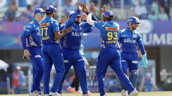 IPL 2022: রোহিত পথ আটকালেন জাদেজার! টস জিতে নেওয়া সিদ্ধান্তে ধোঁয়াশা কি নিছক মজা? ভাইরাল ভিডিও