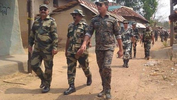 হাই-অ্যালার্টের মধ্যেই বিনপুরে উদ্ধার মাও পোস্টার, গ্রেফতার বিশ্বভারতীর দুই প্রাক্তনী