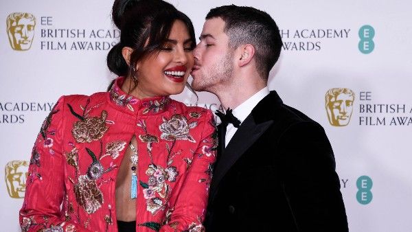 ফের জমে উঠল নিক-প্রিয়াঙ্কার রোম্যান্টিক মুহূর্ত, ছবি দেখে মুগ্ধ ভক্তরা