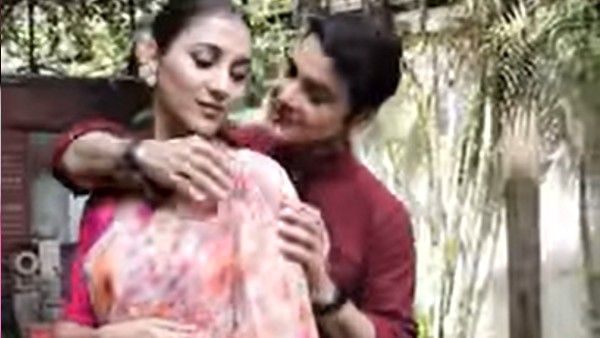 দেবকে ছেড়ে বুম্বাদার সঙ্গে রোম্যান্সে ব্যস্ত অভিনেত্রী রুক্মিণী! যা দেখে অবাক অনুগামীরা