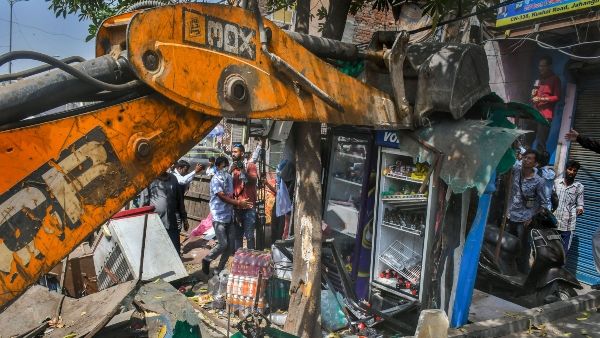 সুপ্রিম কোর্ট মানা করলেও কেন জাহাঙ্গীরপুরীতে থামেনি বুলডোজার, সাফাই দিলেন মেয়র