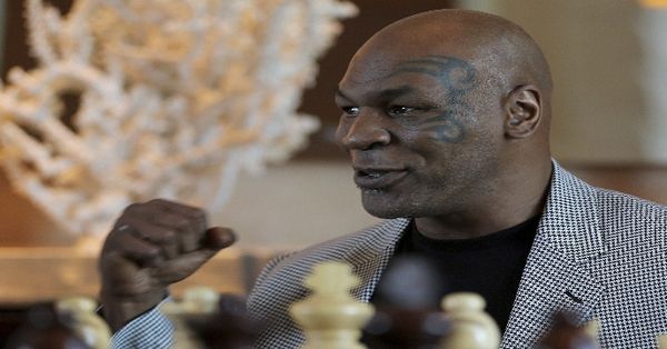 বিমানে বেধড়ক ঘুষি সহযাত্রীকে, বিতর্কে টাইসন