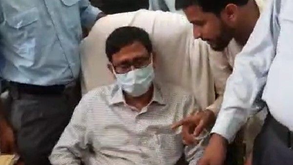 আলিয়ায় থাকতে চান না উপাচার্য, কান্নায় ভেঙে পড়ে বললেন ফিরতে চাই যাদবপুরে