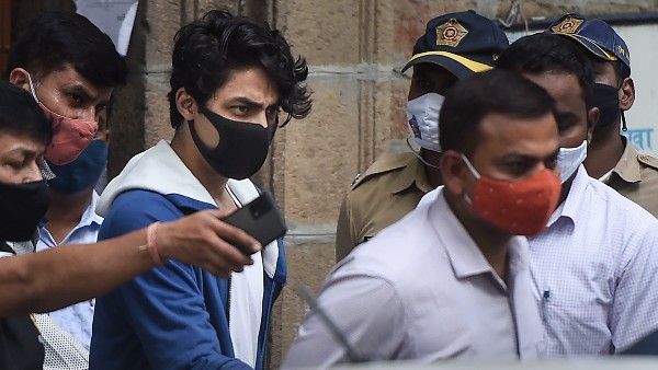 সন্দেহজনক কার্যকলাপ! সাসপেন্ড আরিয়ান খানের ড্রাগ মামলার তদন্তে যুক্ত ২ আধিকারিক