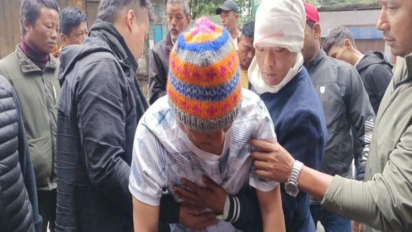 জিটিএ নির্বাচন নয়, চাই স্থায়ী রাজনৈতিক সমাধান! অনশন প্রত্যাহার করে হাসপাতালে ভর্তি বিমল গুরুং