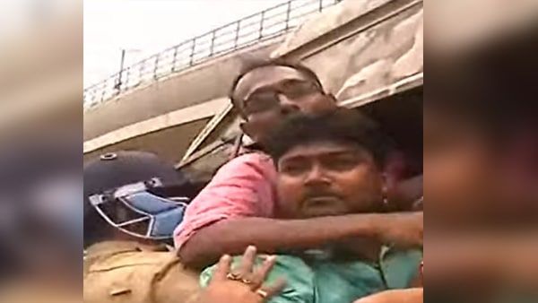 নিয়োগ দুর্নীতি'র প্রতিবাদে রণক্ষেত্র করুণাময়ী, আটক মীনাক্ষী সহ একাধিক বিক্ষোভকারী