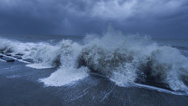Weather update: উত্তাল সমুদ্র, সিতরাংয়ের জন্য পশ্চিমবঙ্গ-অরণাচল প্রদেশে জারি কমলা সতর্কতা