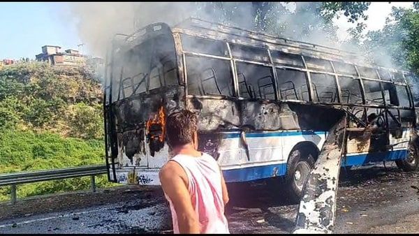 বৈষ্ণবদেবী দর্শনে যাওয়ার পথে বাসে বিধ্বংসী আগুন, মৃত চার, আহত ২০