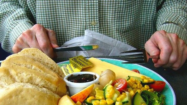 জোর করে নেওয়া যাবে না সার্ভিস চার্জ! নয়া গাইডলাইন জারি করল CCPA