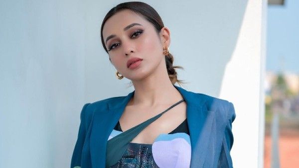 শরীরচর্চায় ব্যস্ত অভিনেত্রী মিমি, ভাইরাল ভিডিও