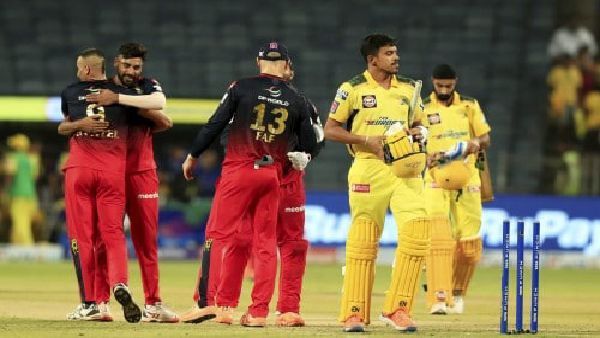 IPL 2022: চেন্নাই সুপার কিংসের কার্যত বিদায়ে কাদের দিকে নিশানা ধোনির? বড় ভুল ধরালেন শেহওয়াগ