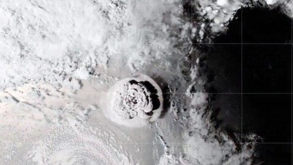 রেকর্ড বিস্ফোরণের পরও অক্ষত টোঙ্গা আগ্নেয়গিরি! দৃশ্য দেখে অবাক বিজ্ঞানীরা