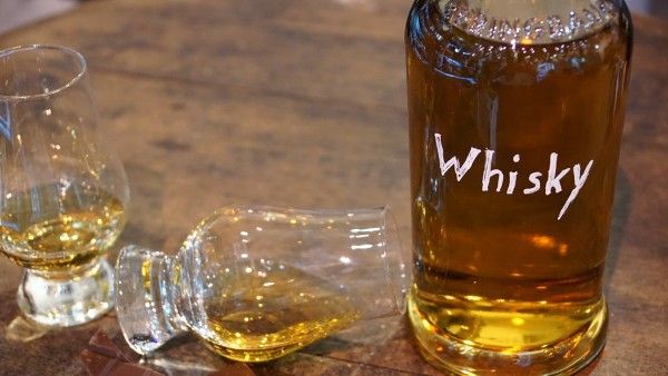 পুজোর আগেই অনেকটা বাড়ছে মদের দাম, জেনে নিন মূল্য