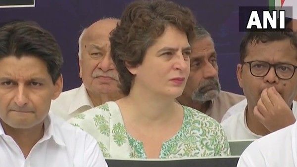 ‘দিদি যখন পাশে.... ’ মধ্যপ্রদেশে ভারত জোড়ো যাত্রায় যোগ দিলেন প্রিয়াঙ্কা গান্ধী