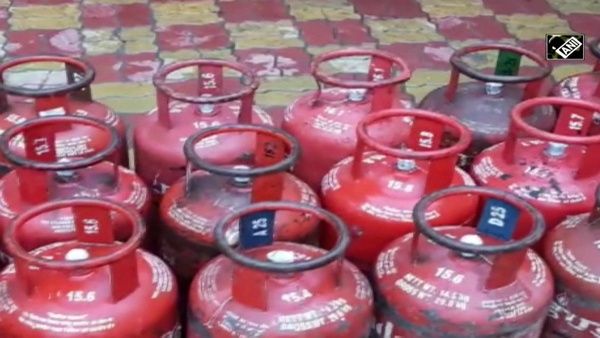 আরও দামী হচ্ছে নতুন এলপিজি সংযোগ! দাম বৃদ্ধি রেগুলেটারেরও