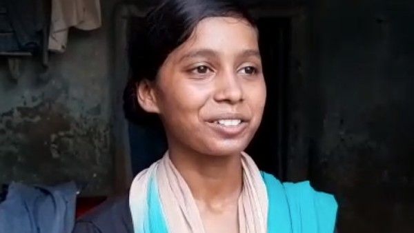 হাজার অন্ধকারের মধ্যেও বাড়িতে শিক্ষার আলো জ্বালাল কৃতি অর্পিতা মণ্ডল