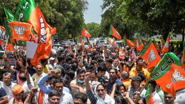 বিদ্রোহী দমনে কড়া পদক্ষেপ বিজেপির! প্রাক্তন জেলা সভাপতিকে শোকজের সিদ্ধান্ত