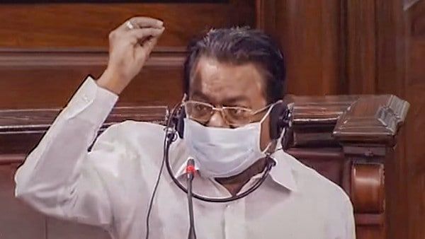 হিন্দি আসলে পিছিয়ে পড়া রাজ্যগুলোর ভাষা, ব্যবহারেই 'শূদ্র'! বিস্ফোরক সাংসদ