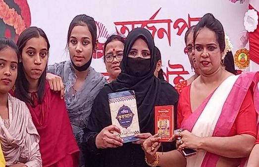 কোরান-গীতার সহাবস্থানে মানবতার বার্তা দিয়ে দুর্গা পুজোর ঢাকে কাঠি